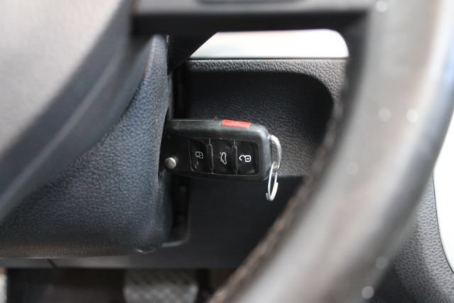Used 2014 Volkswagen Eos Komfort FWD image 14