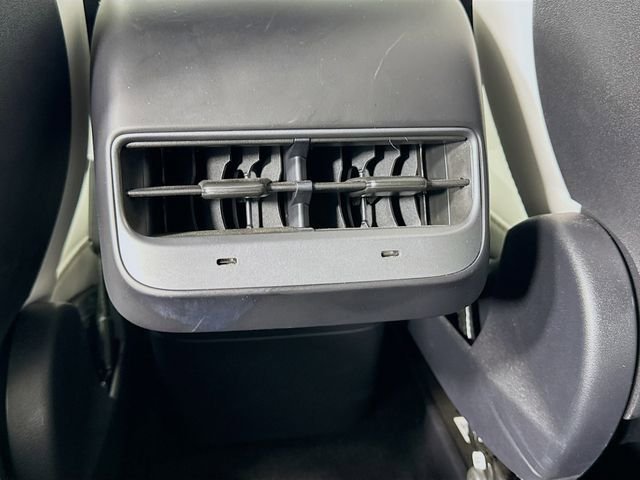 Used 2024 Tesla Model Y Long Range AWD/4WD image 28