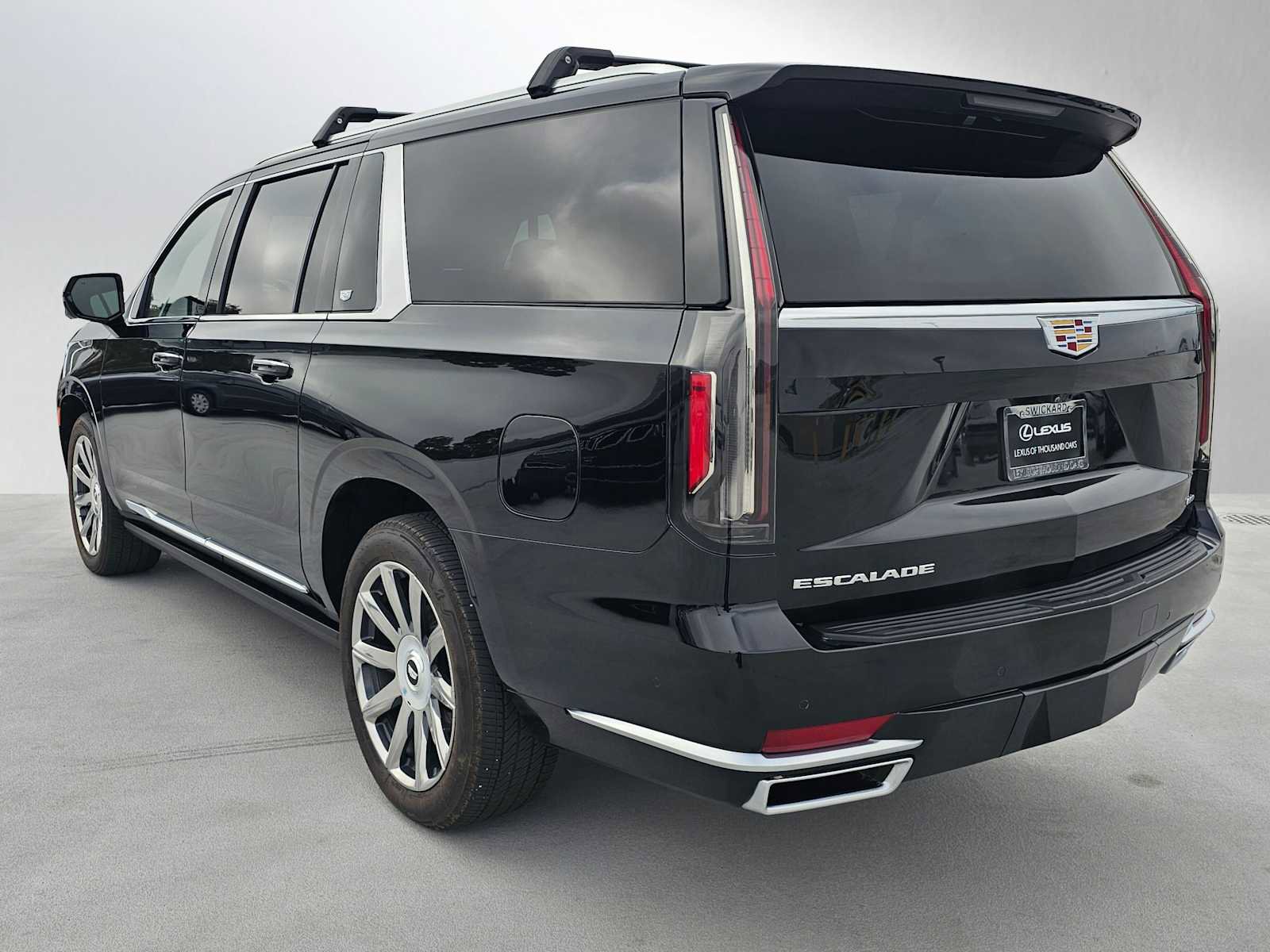Used 2024 Cadillac Escalade ESV Premium Luxury Platinum AWD/4WD image 5