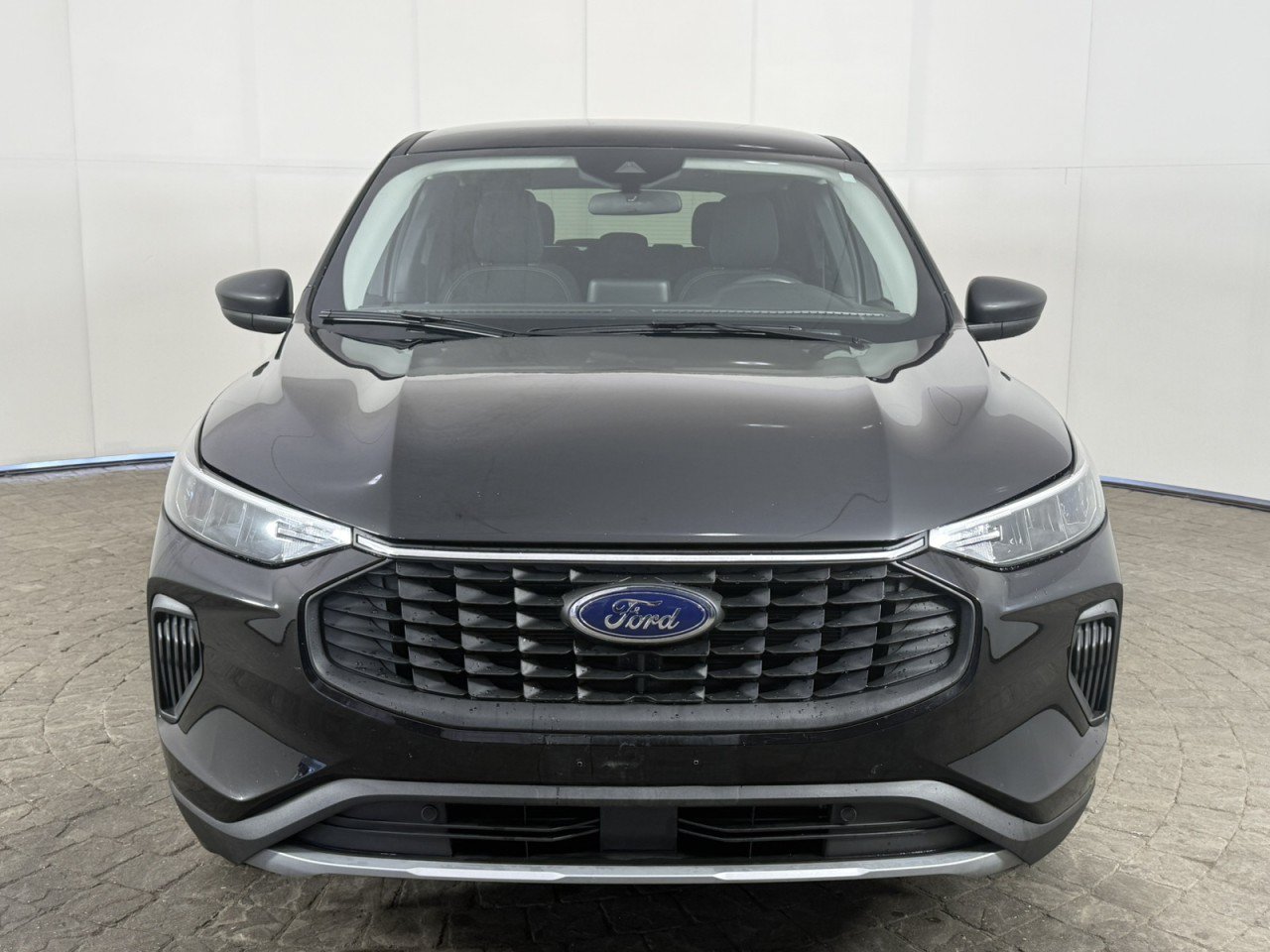 Used 2025 Ford Escape Active AWD/4WD image 2