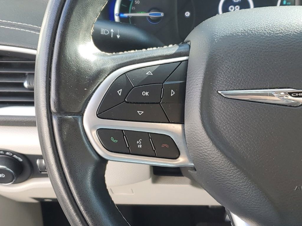 Used 2022 Chrysler Pacifica Touring-L image 14