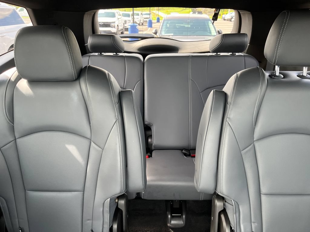 Used 2022 Buick Enclave Essence w/ Sport Touring Edition FWD image 21