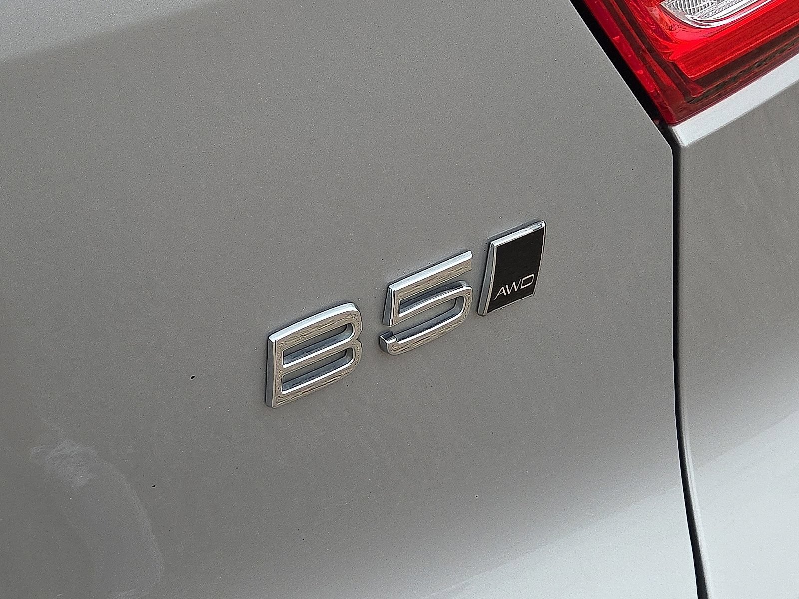 Used 2023 Volvo XC40 B5 Plus AWD/4WD image 13