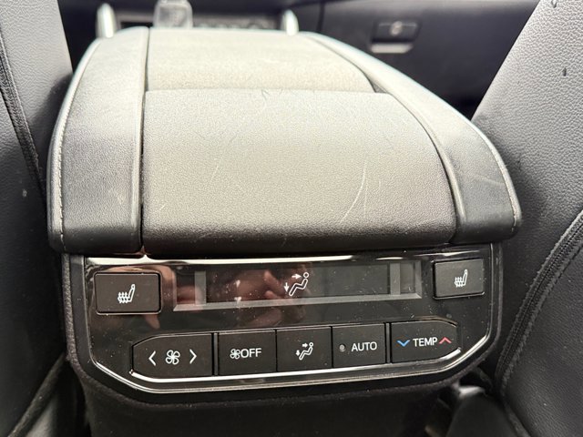 Used 2025 Toyota Highlander Platinum image 27