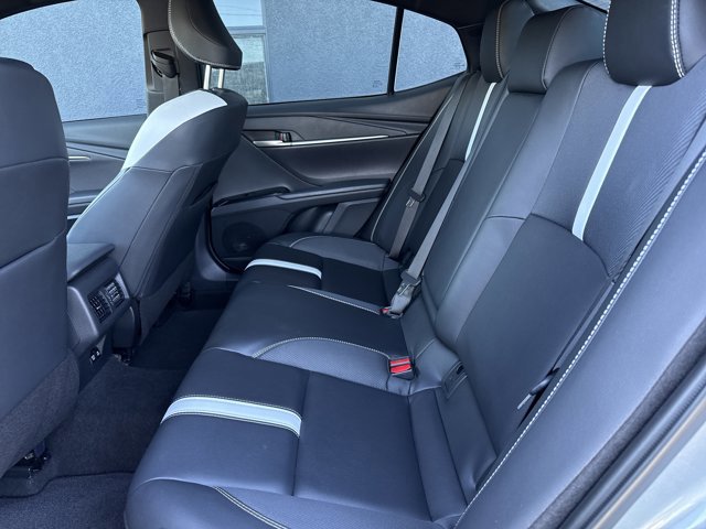 Used 2025 Toyota Camry SE FWD image 6