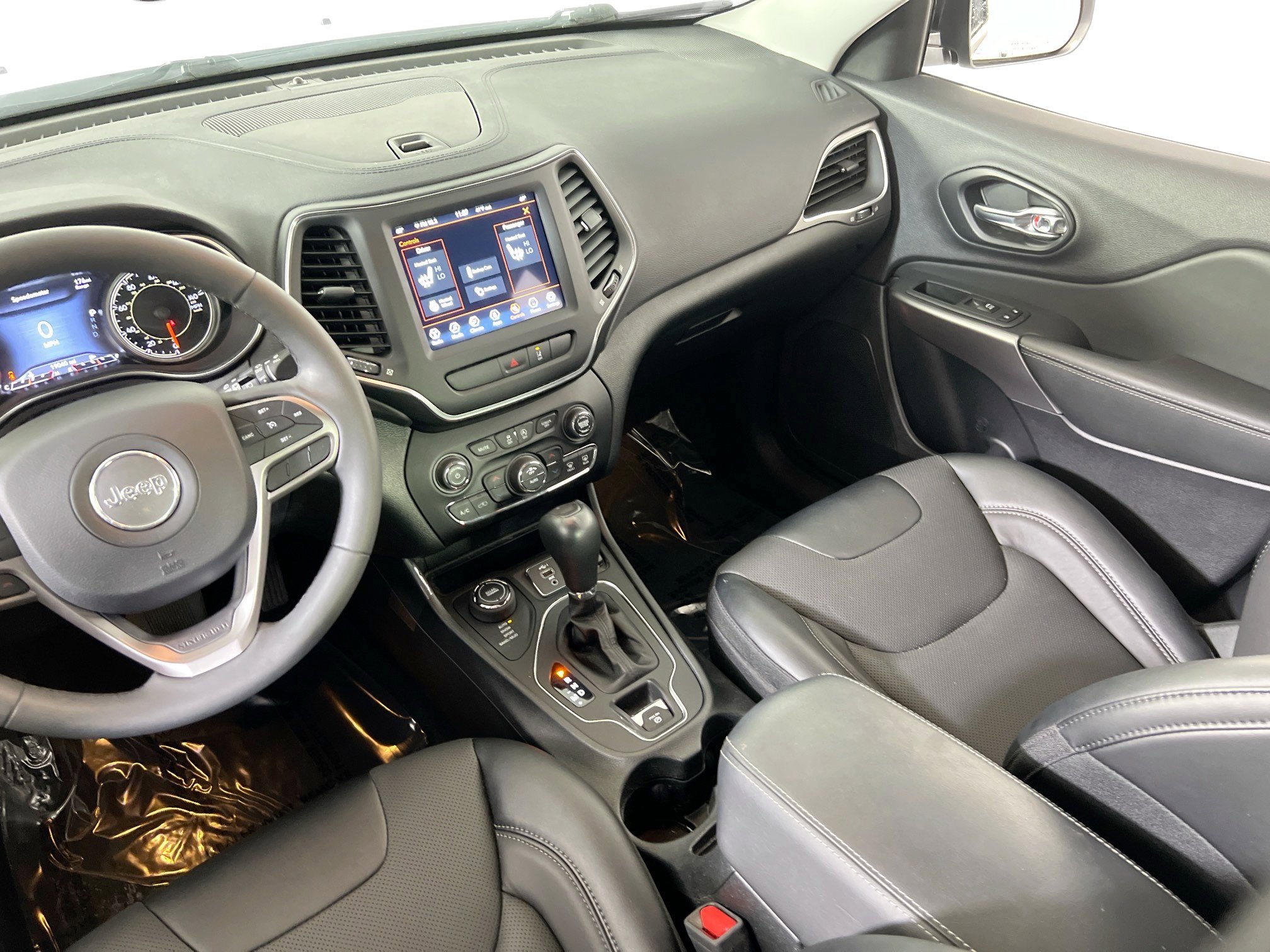 Used 2022 Jeep Cherokee Latitude Lux w/ Mopar Interior Package image 22