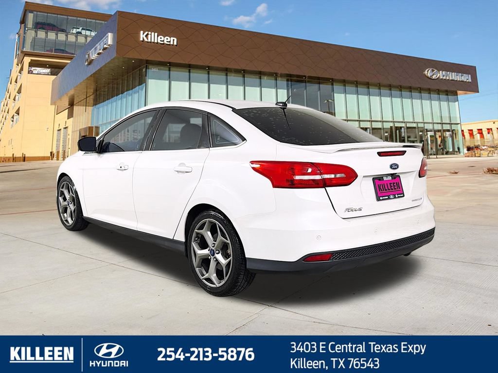 Used 2017 Ford Focus Titanium w/ Titanium Technology Package FWD image 5