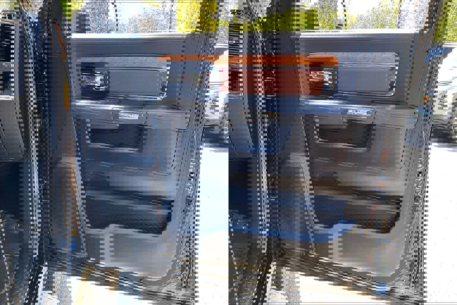 Used 2016 RAM 2500 Longhorn w/ Snow Chief Group image 23