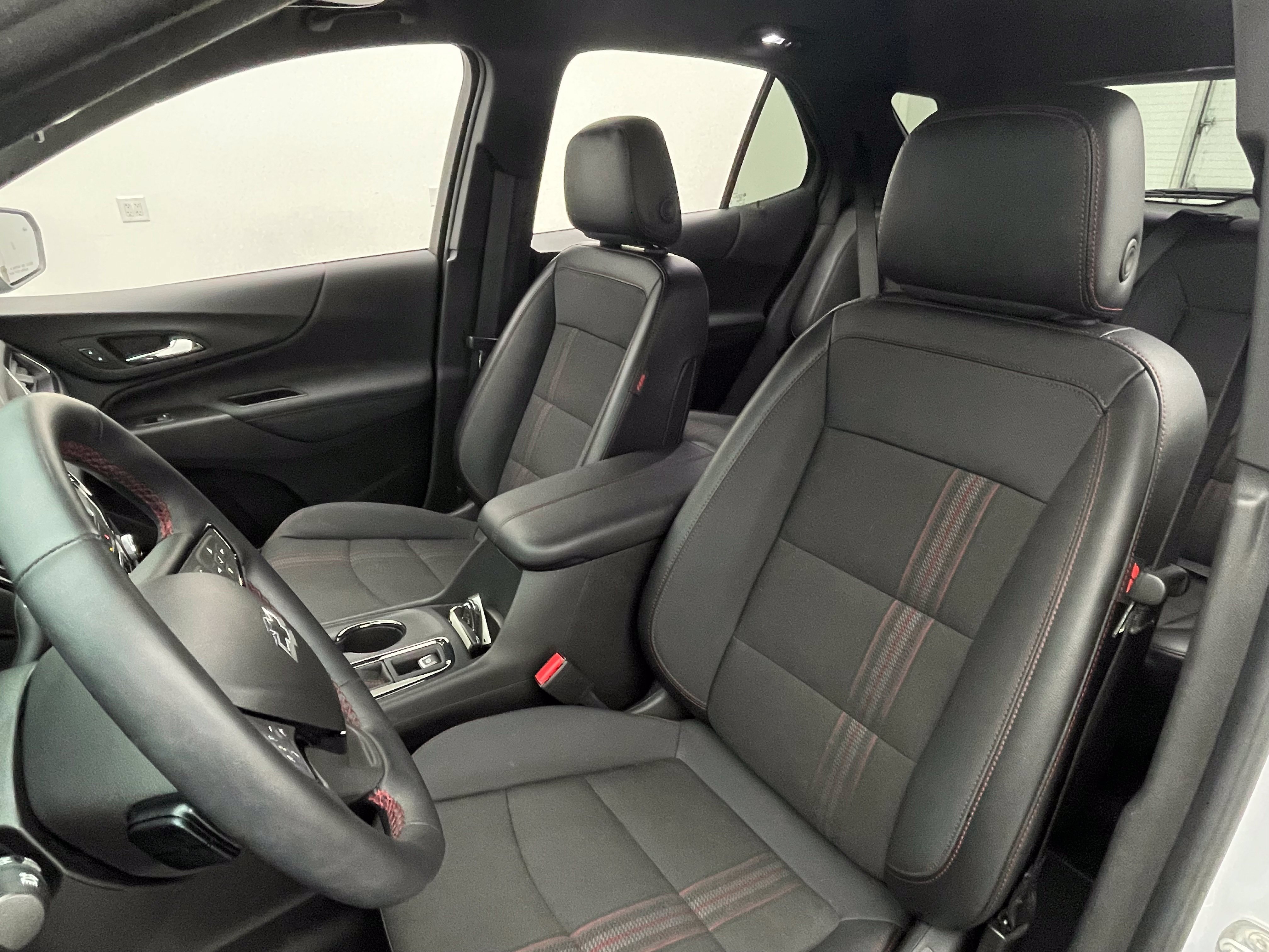 Used 2023 Chevrolet Equinox RS FWD image 18
