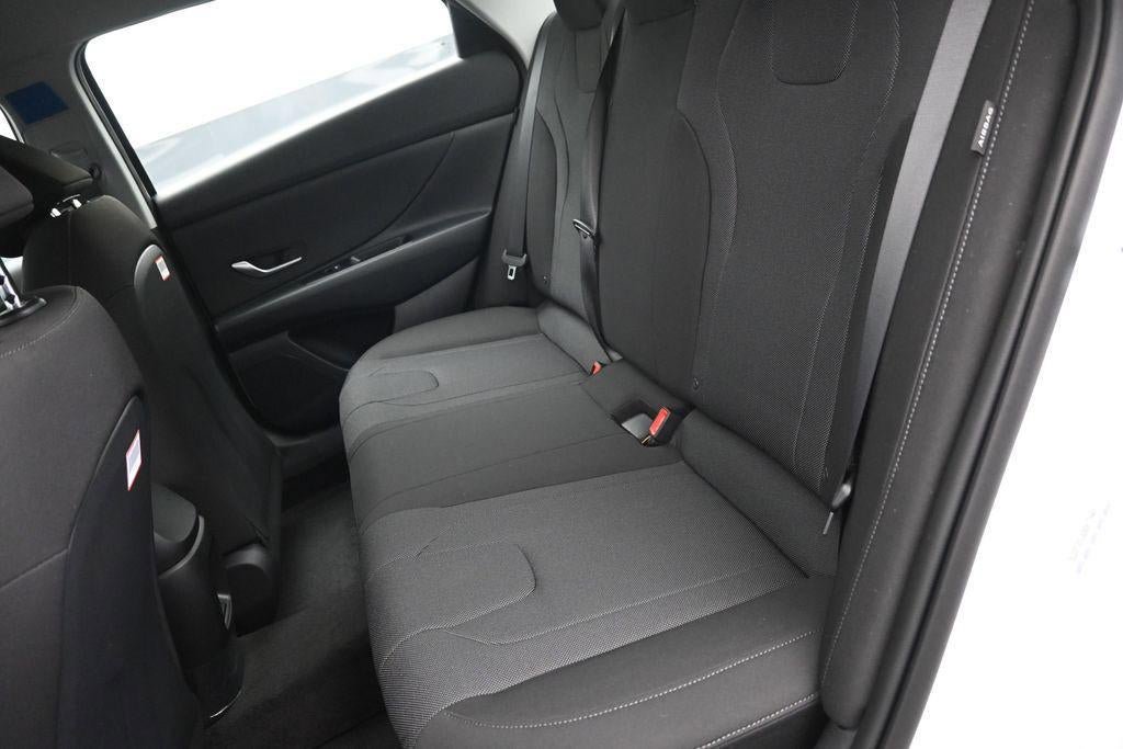 New 2026 Hyundai Elantra SE FWD image 24