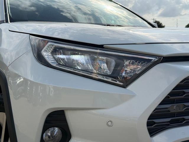 Used 2020 Toyota RAV4 Limited image 3