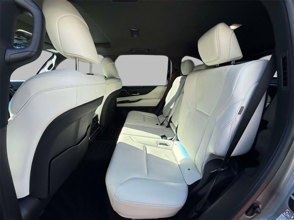 Used 2024 Lexus LX 600 4WD w/ Luxury Package image 19