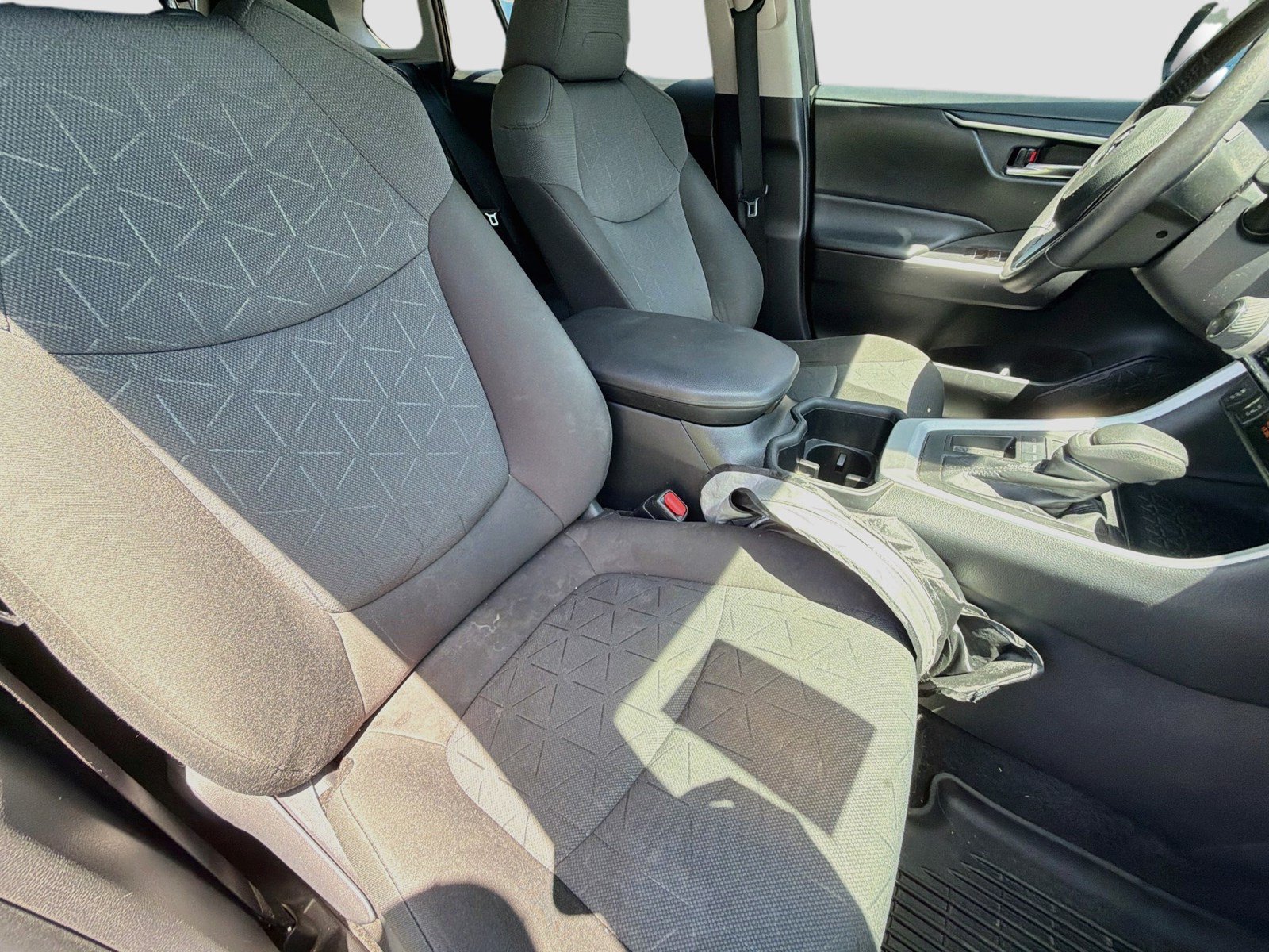 Used 2022 Toyota RAV4 XLE w/ Convenience Package FWD image 14