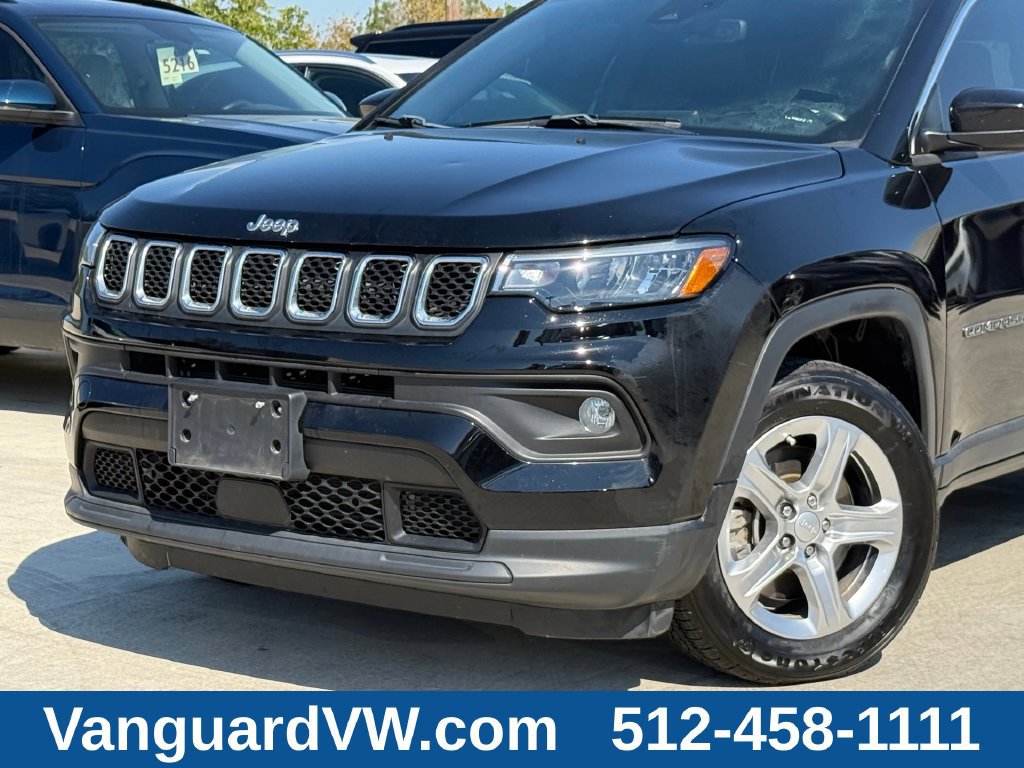 Used 2023 Jeep Compass Latitude w/ Convenience Group AWD/4WD image 2