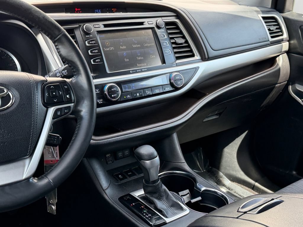 Used 2017 Toyota Highlander Plus FWD image 14