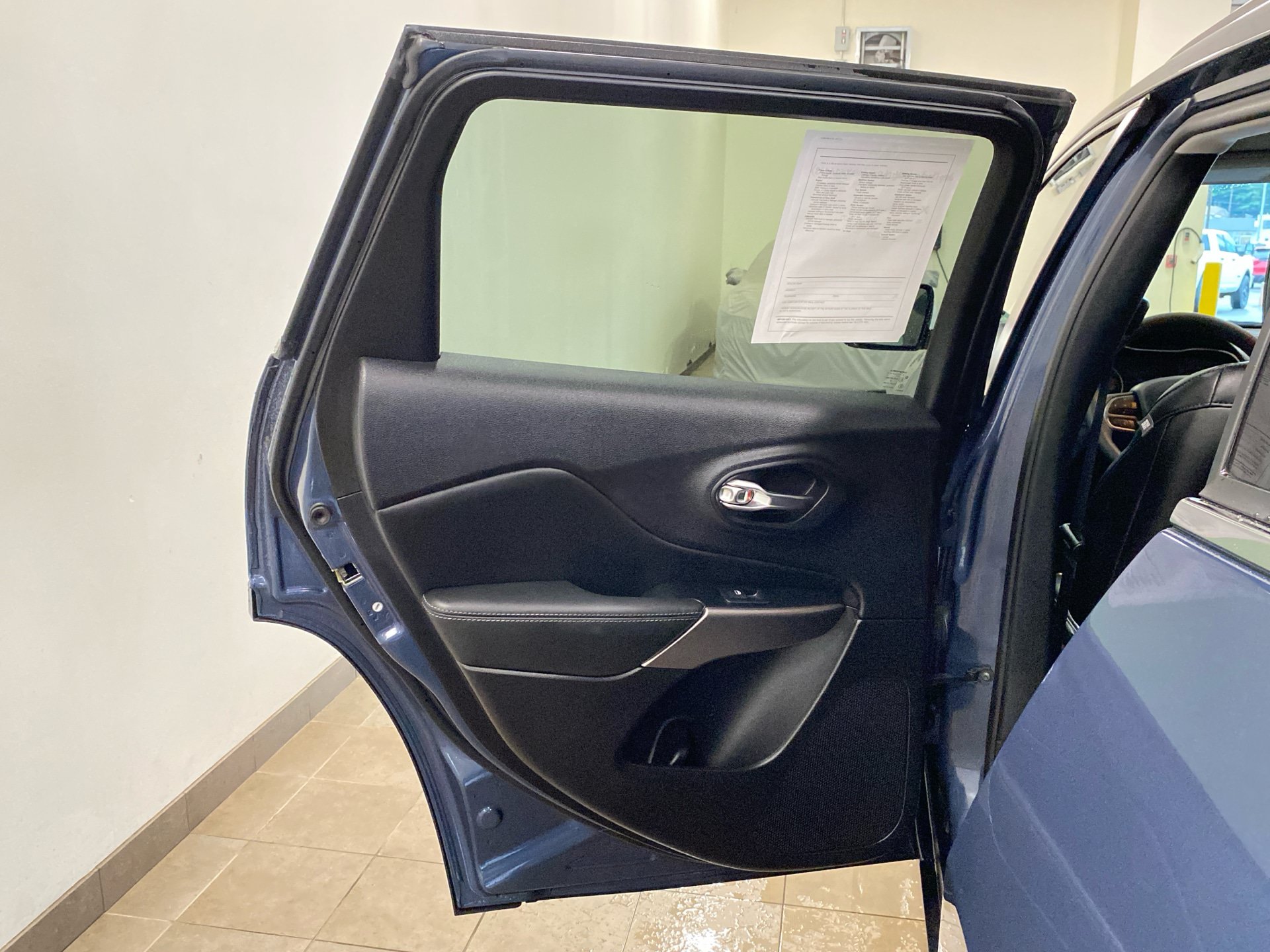 Used 2022 Jeep Cherokee Latitude Lux AWD/4WD image 9