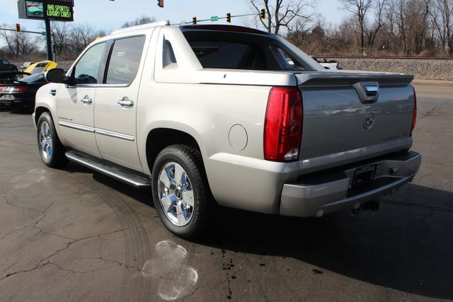Used 2007 Cadillac Escalade EXT w/ Information Package image 4
