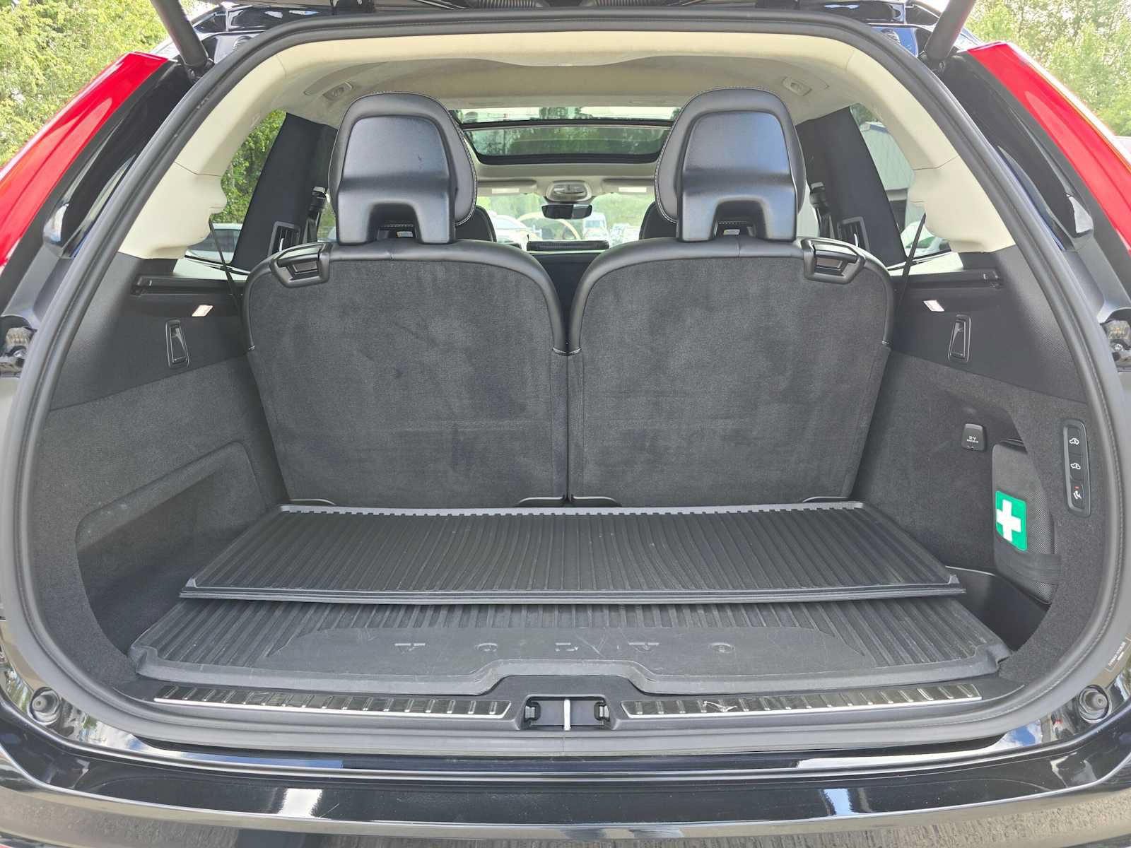 Certified 2024 Volvo XC90 T8 Ultimate w/ Lounge Package AWD/4WD image 15