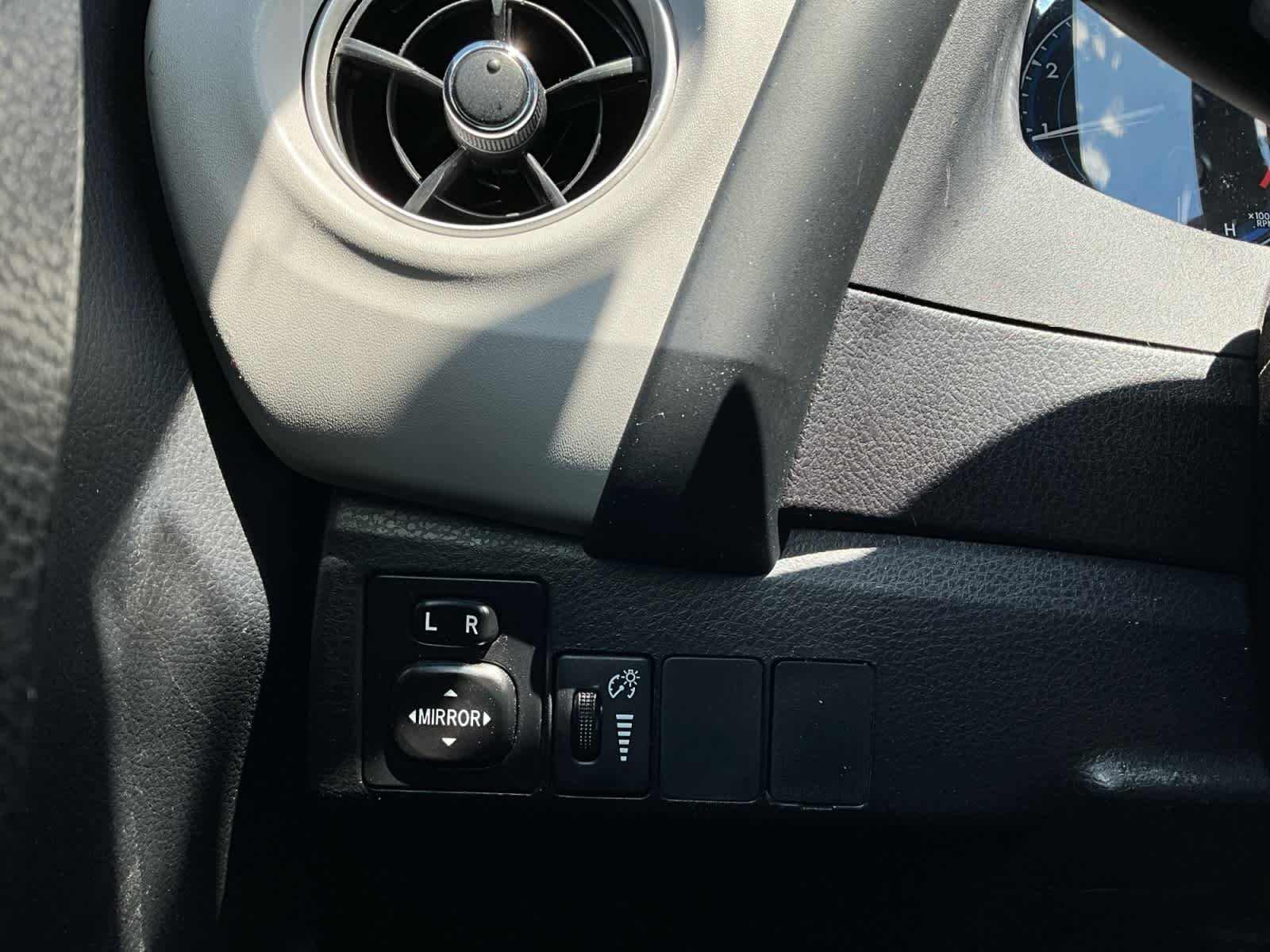 Used 2019 Toyota Corolla LE FWD image 19