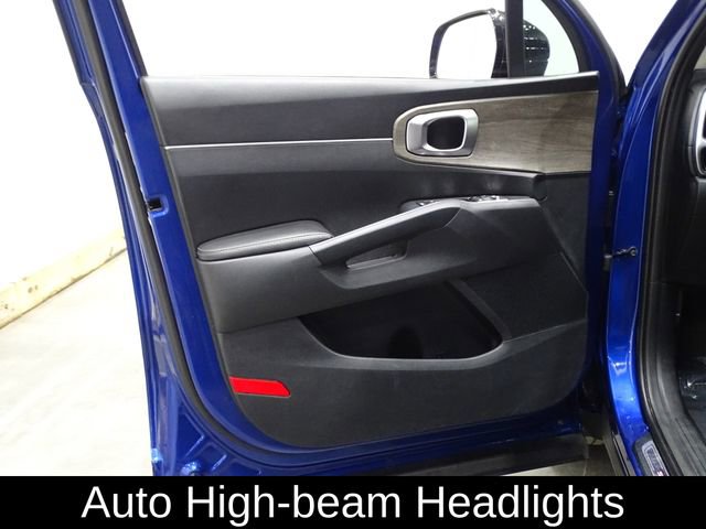 Used 2022 Kia Sorento EX w/ Panoramic Sunroof Package image 18