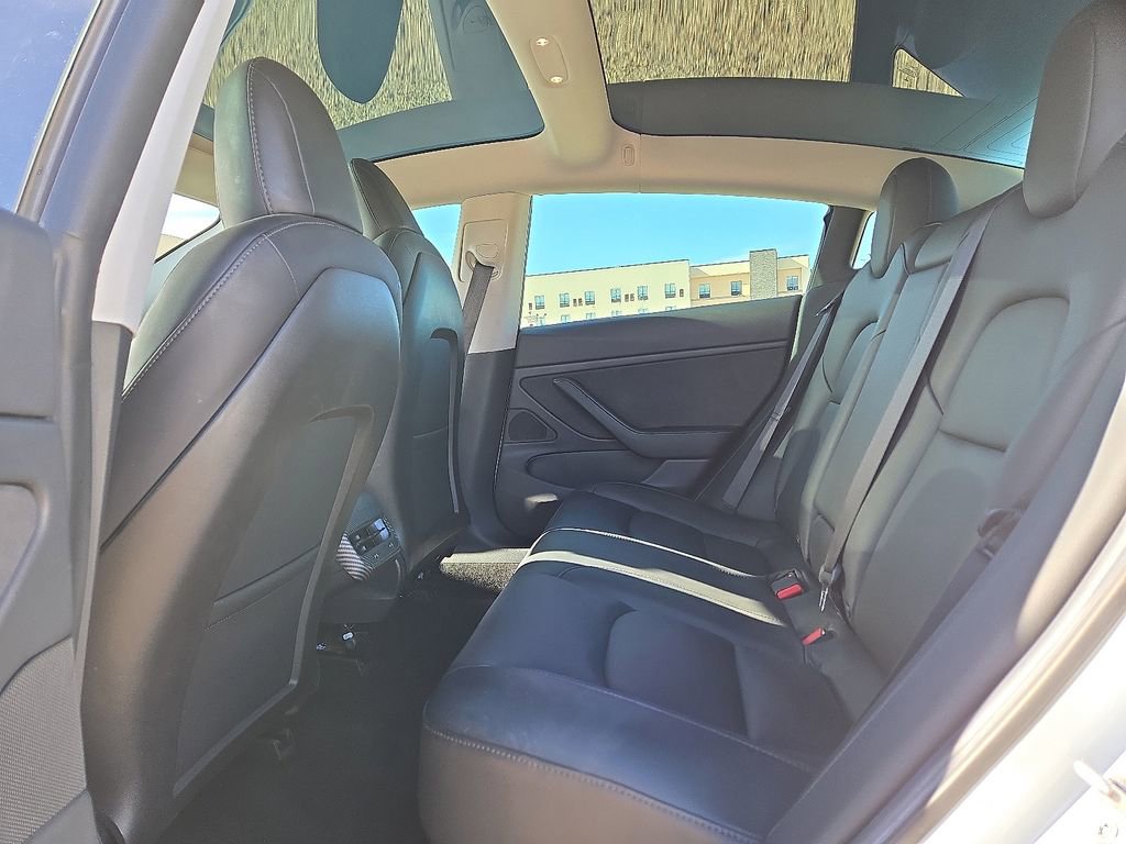 Used 2019 Tesla Model 3 Standard Range image 13