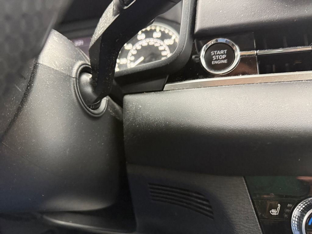 Used 2024 Mitsubishi Outlander SE image 31