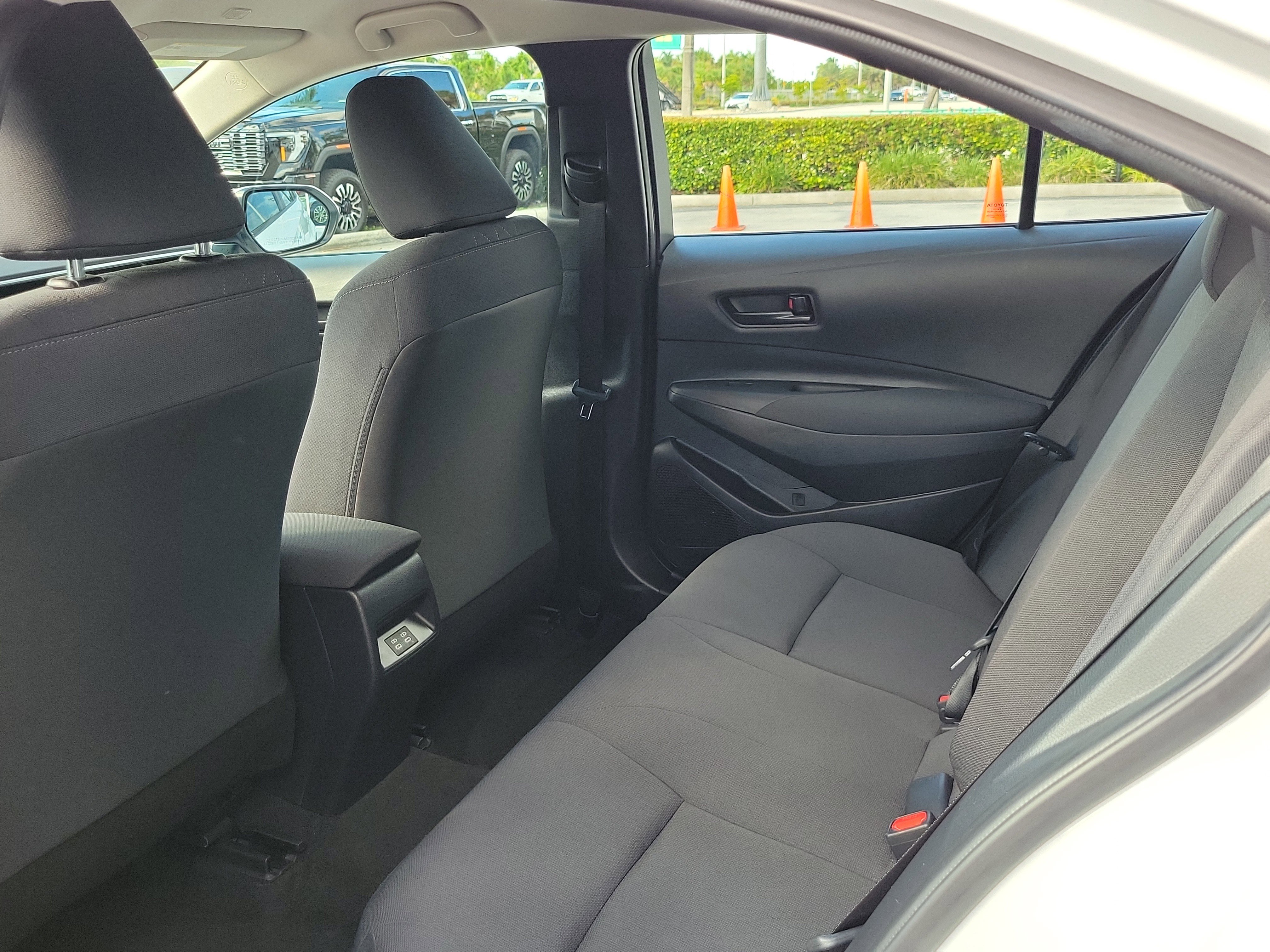 Used 2025 Toyota Corolla LE image 12