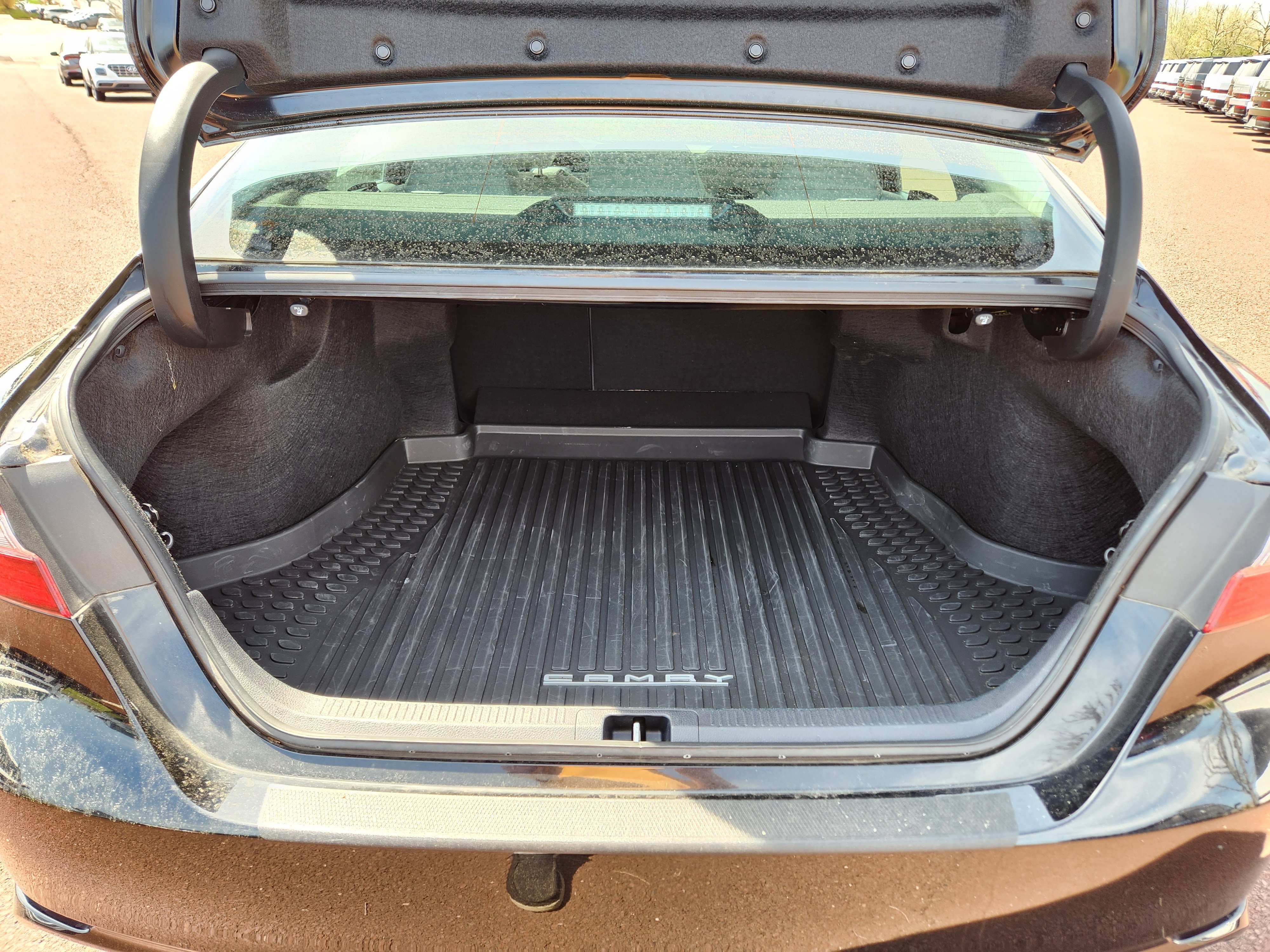 Used 2023 Toyota Camry SE image 8