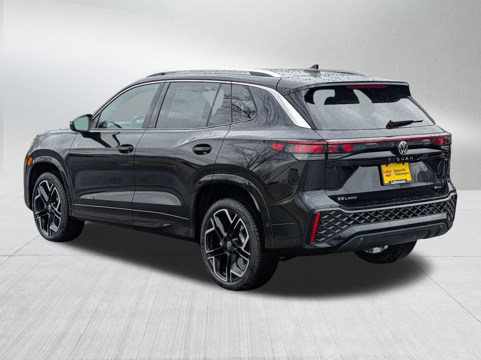 New 2026 Volkswagen Tiguan SEL R-Line AWD/4WD image 3