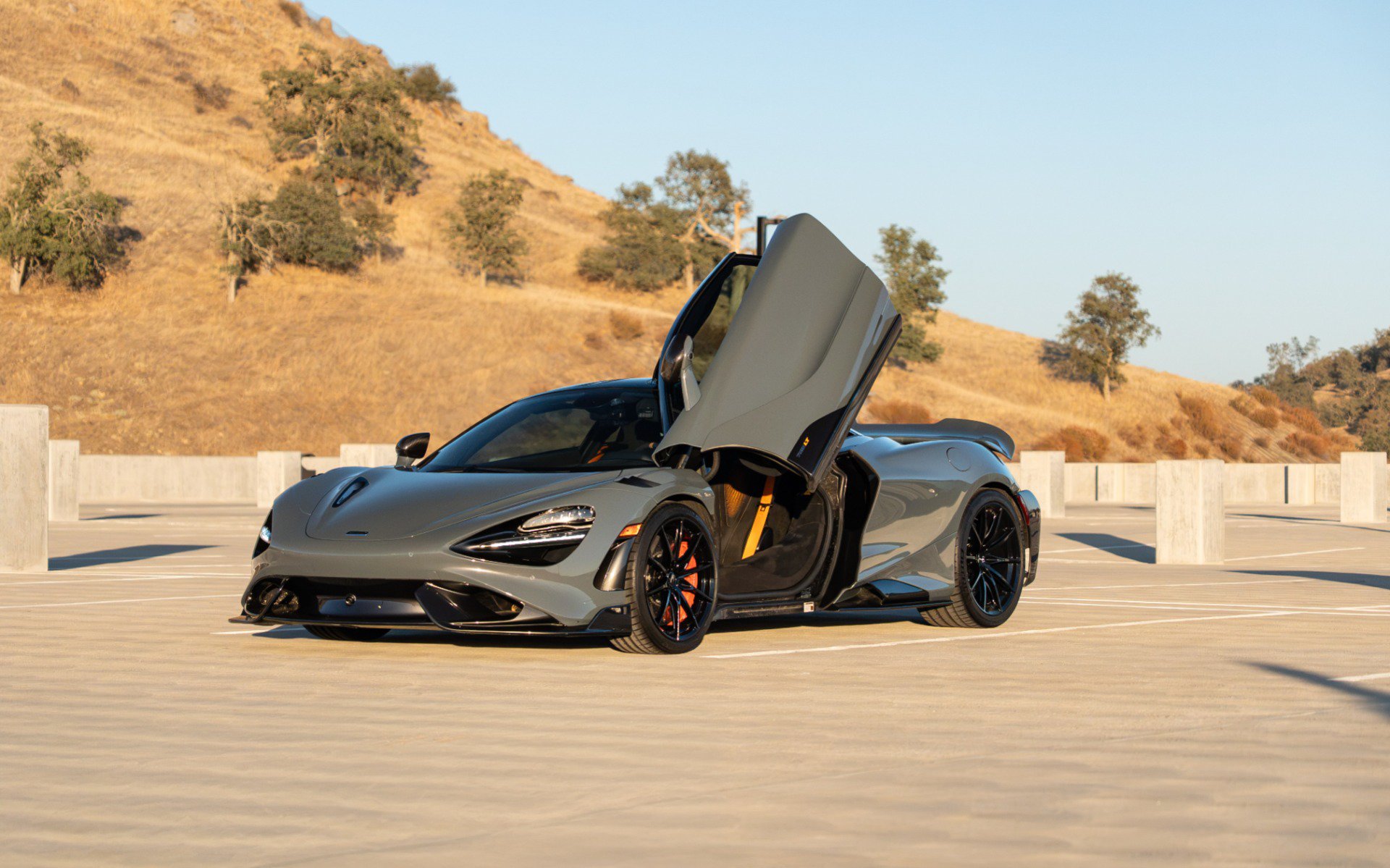 Used 2021 McLaren 765LT RWD image 3