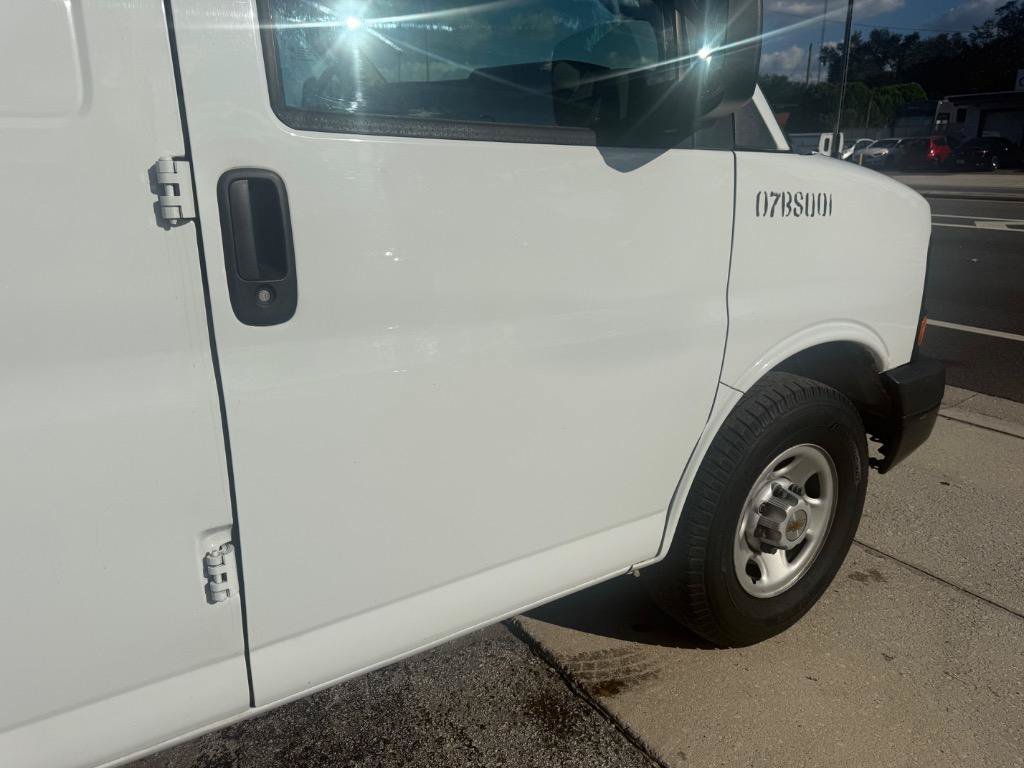 Used 2016 Chevrolet Express 2500 RWD image 4