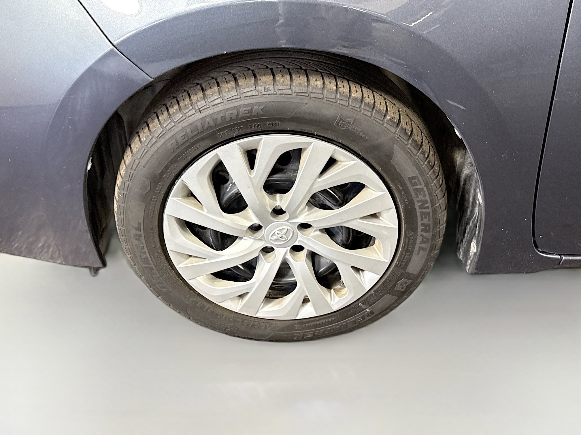 Used 2018 Toyota Corolla LE FWD image 37
