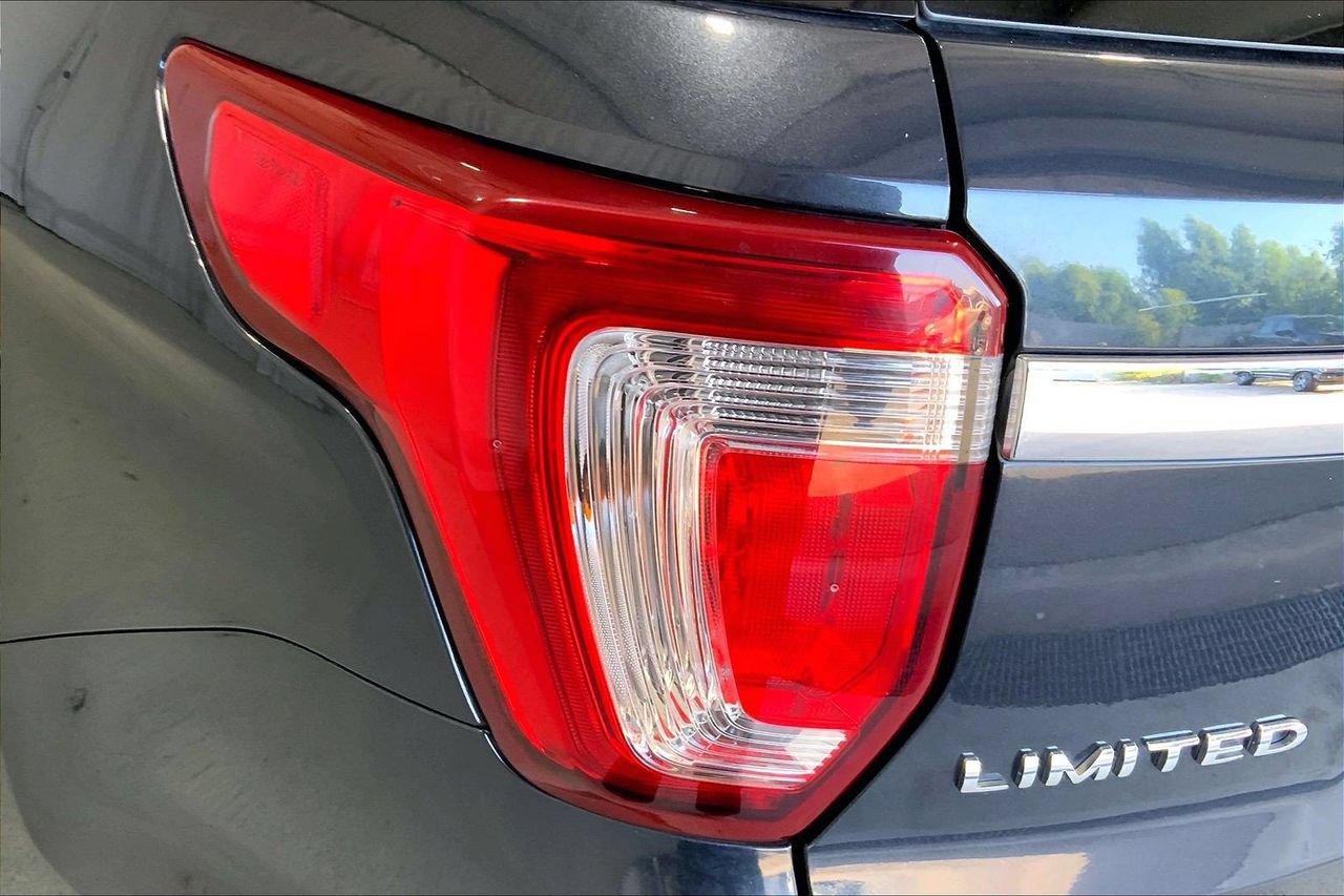 Used 2017 Ford Explorer Limited FWD image 29