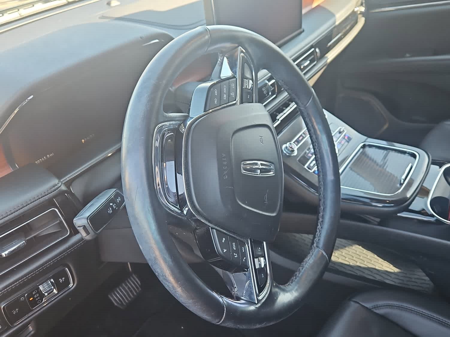 Used 2023 Lincoln Nautilus Reserve w/ Luxury Package image 2