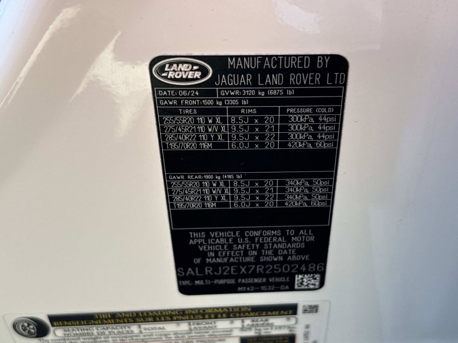 Used 2024 Land Rover Discovery S AWD/4WD image 37