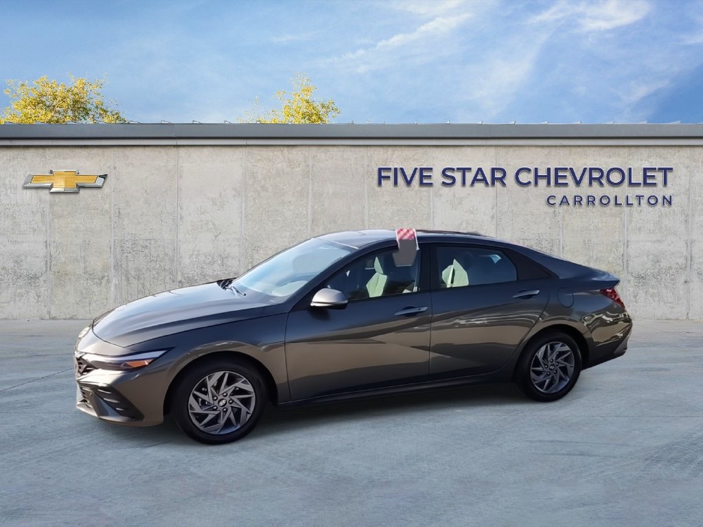 Used 2024 Hyundai Elantra SEL FWD image 4