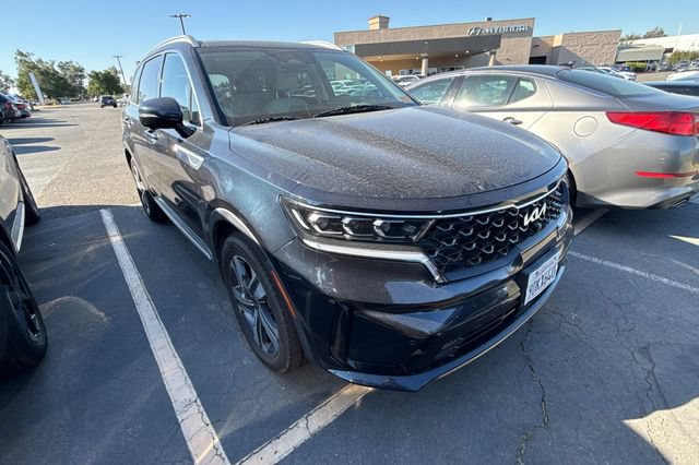 Certified 2023 Kia Sorento SX Prestige w/ Panoramic Sunroof Package AWD/4WD image 2