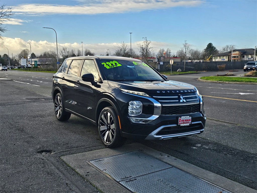 New 2025 Mitsubishi Outlander SE image 3