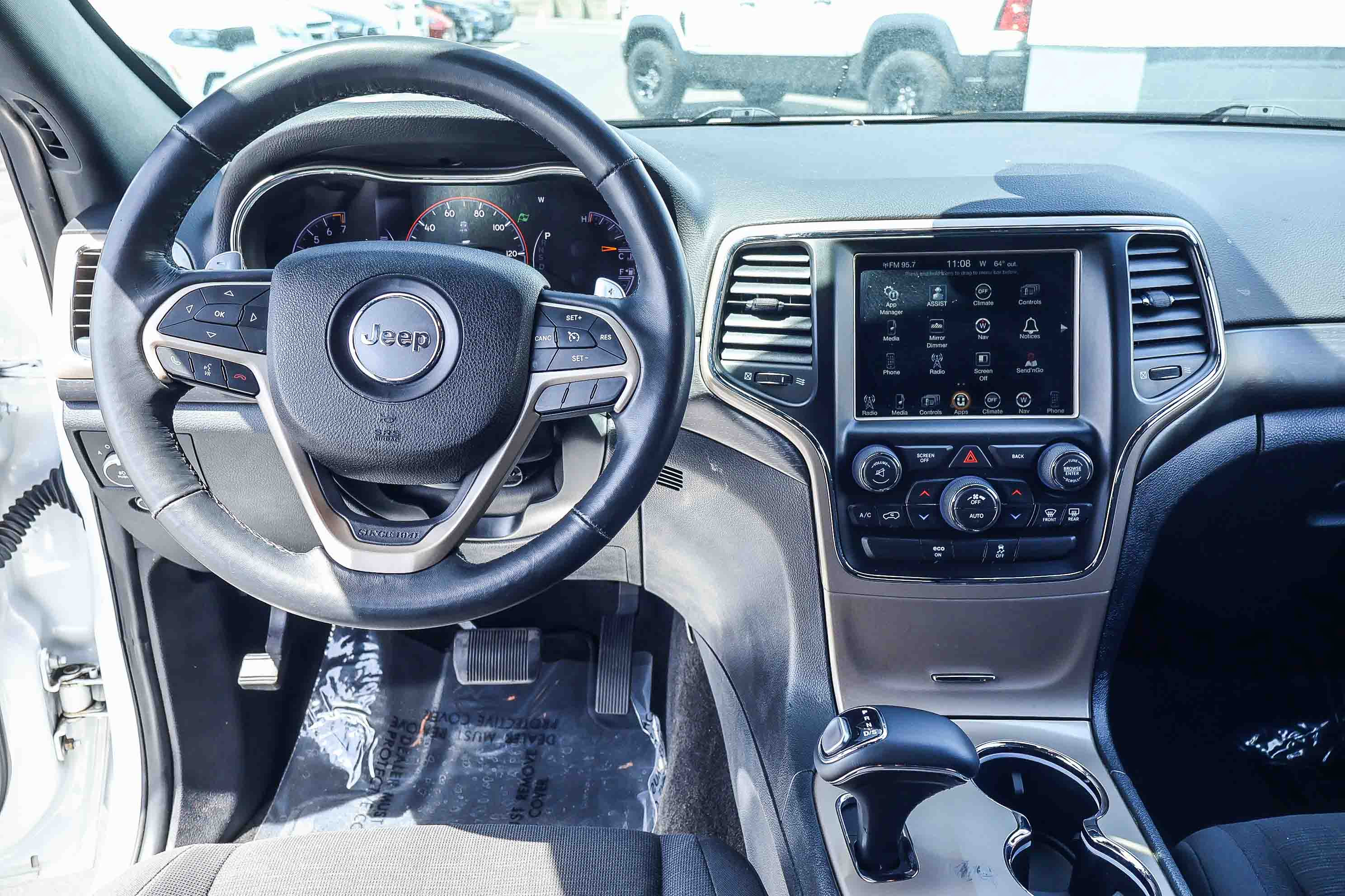 Used 2015 Jeep Grand Cherokee Laredo w/ Quick Order Package 23E AWD/4WD image 3