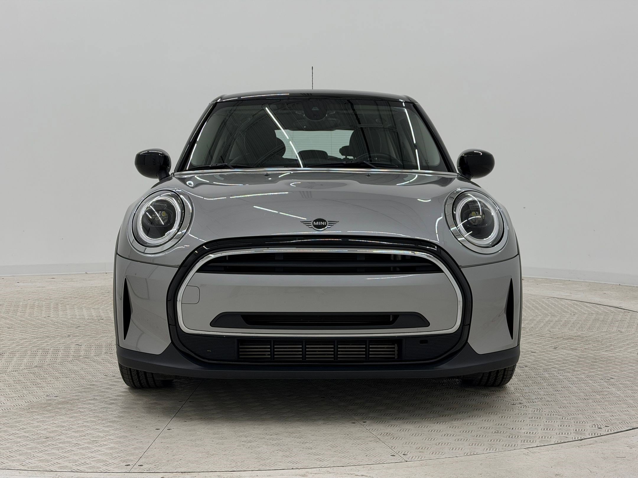 Used 2023 MINI Cooper 4-Door Hardtop image 6