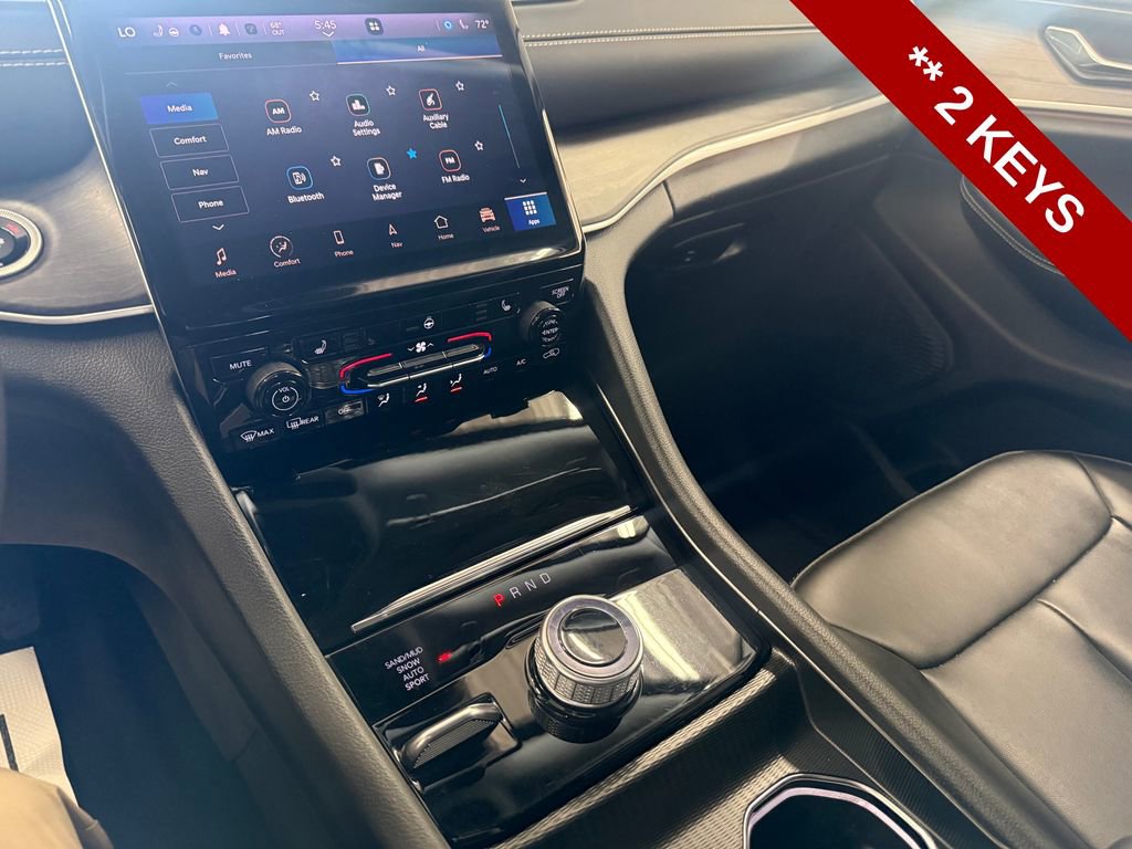 Used 2024 Jeep Grand Cherokee Limited w/ Black Appearance Package AWD/4WD image 28