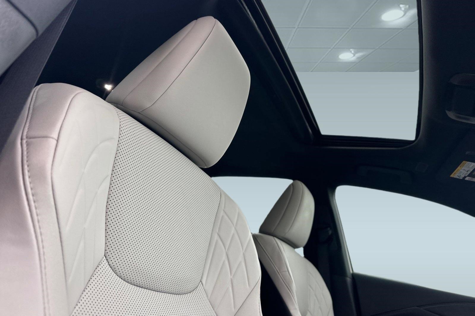 Used 2024 Lexus RX 350 Premium w/ Accessory Package (Z1) image 23