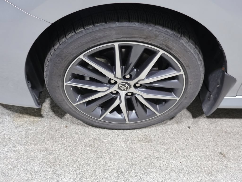 Used 2022 Toyota Camry XLE w/ Cold Weather Package FWD image 9