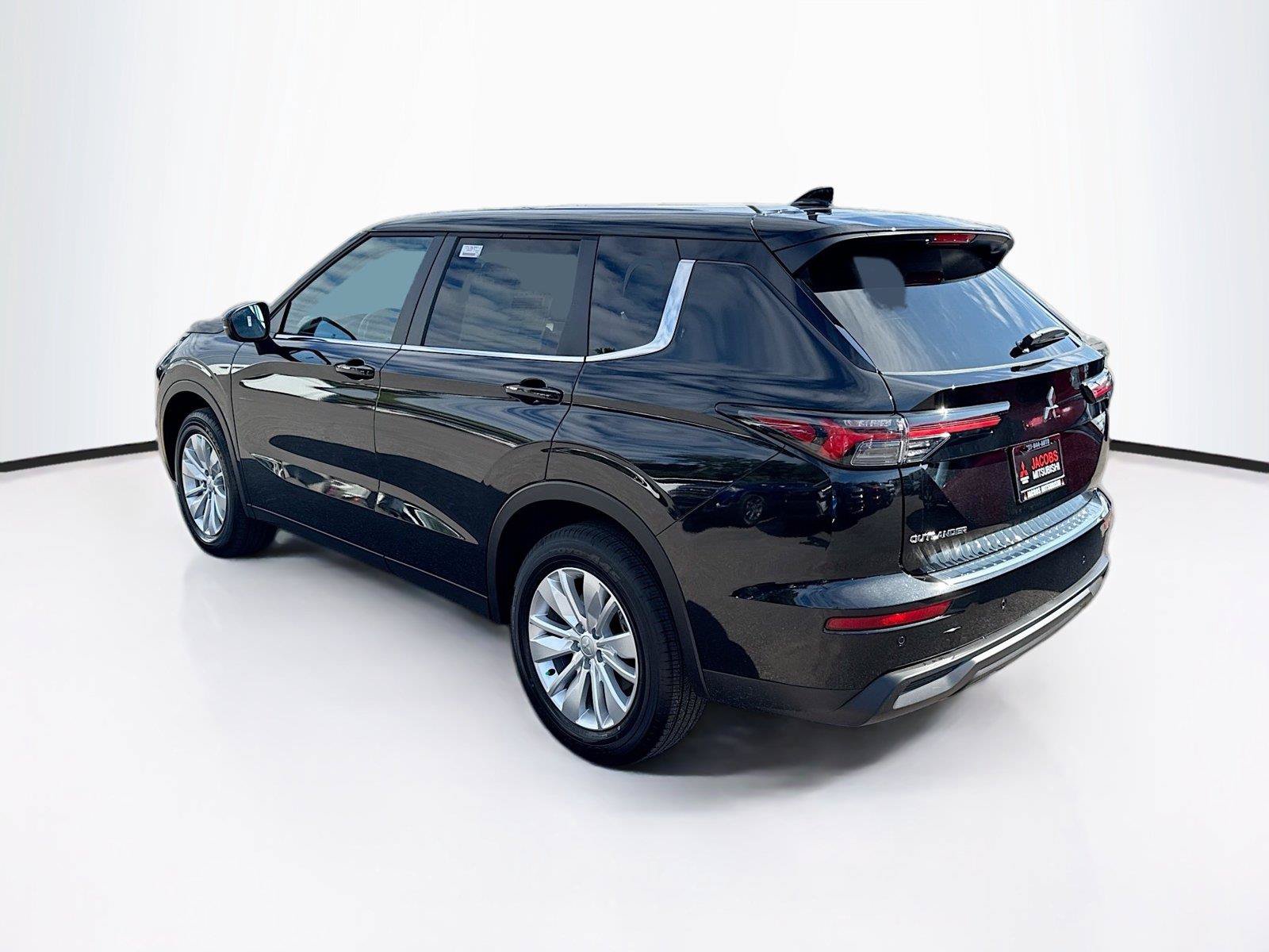 Used 2026 Mitsubishi Outlander ES FWD image 4
