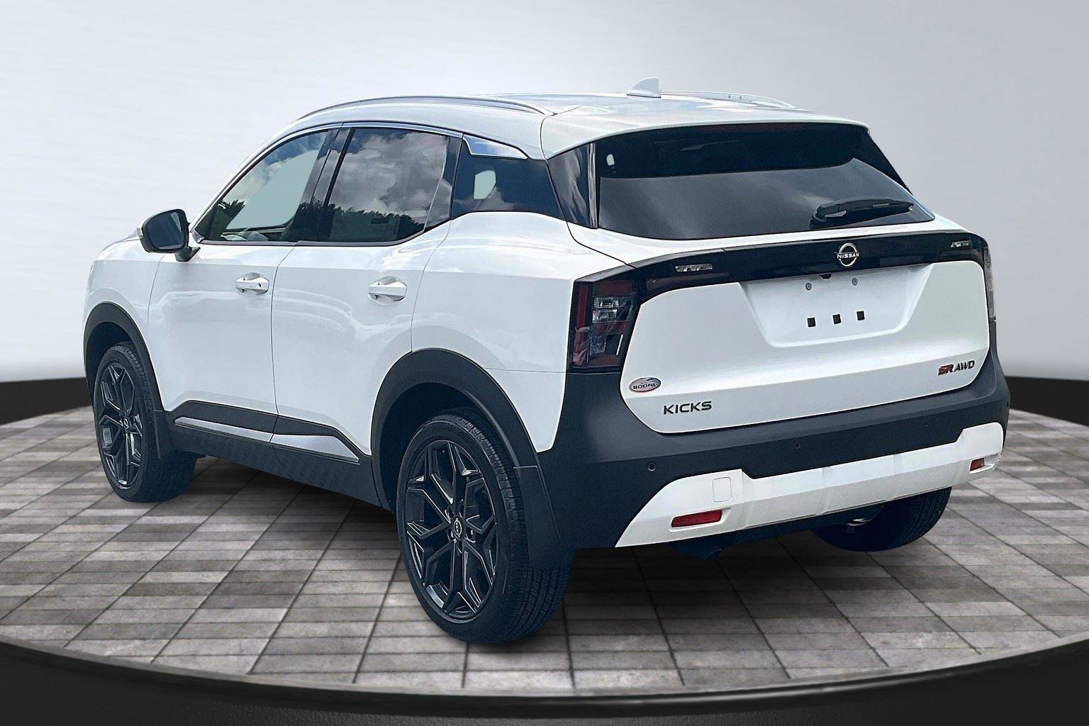 New 2025 Nissan Kicks SR image 4