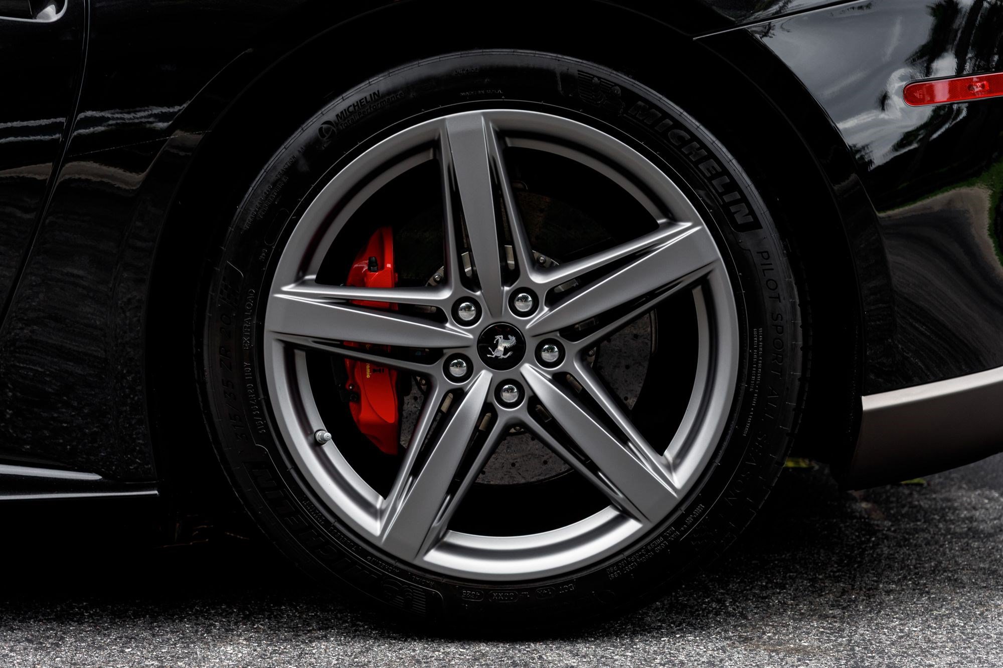 Used 2014 Ferrari F12 Berlinetta RWD image 15