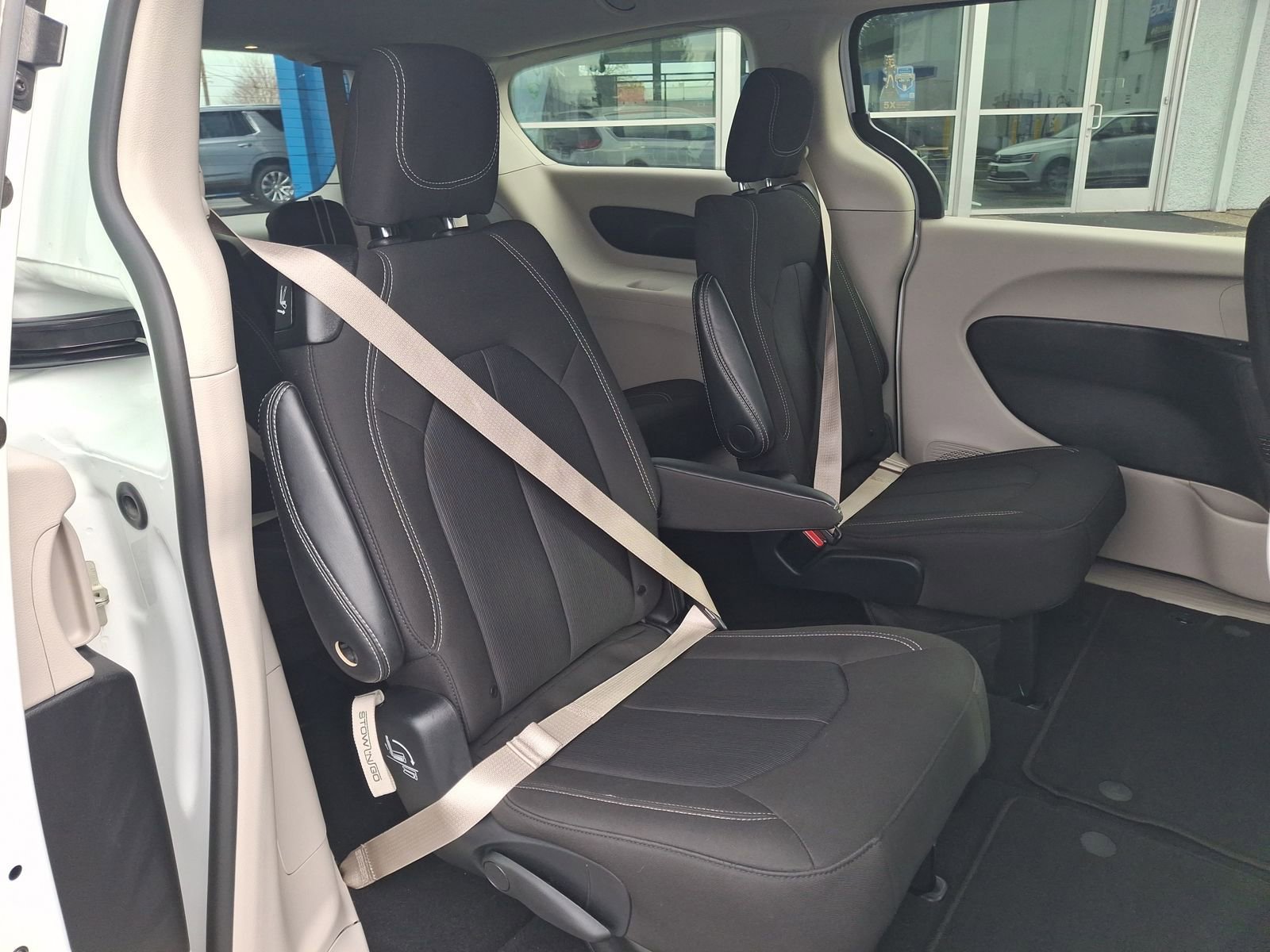 Used 2024 Chrysler Voyager LX image 22
