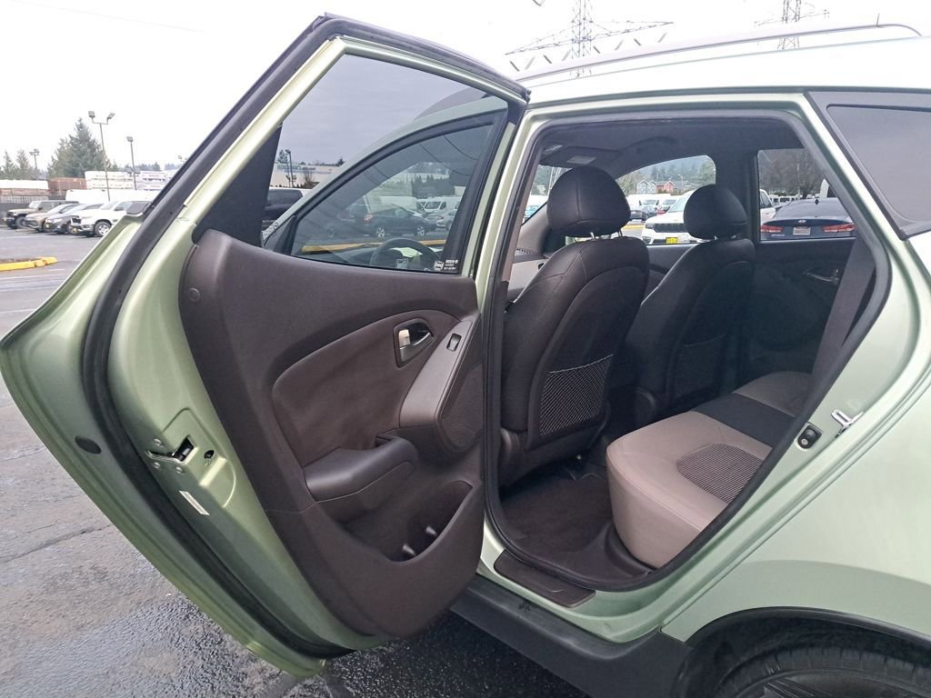 Used 2011 Hyundai Tucson GLS image 12