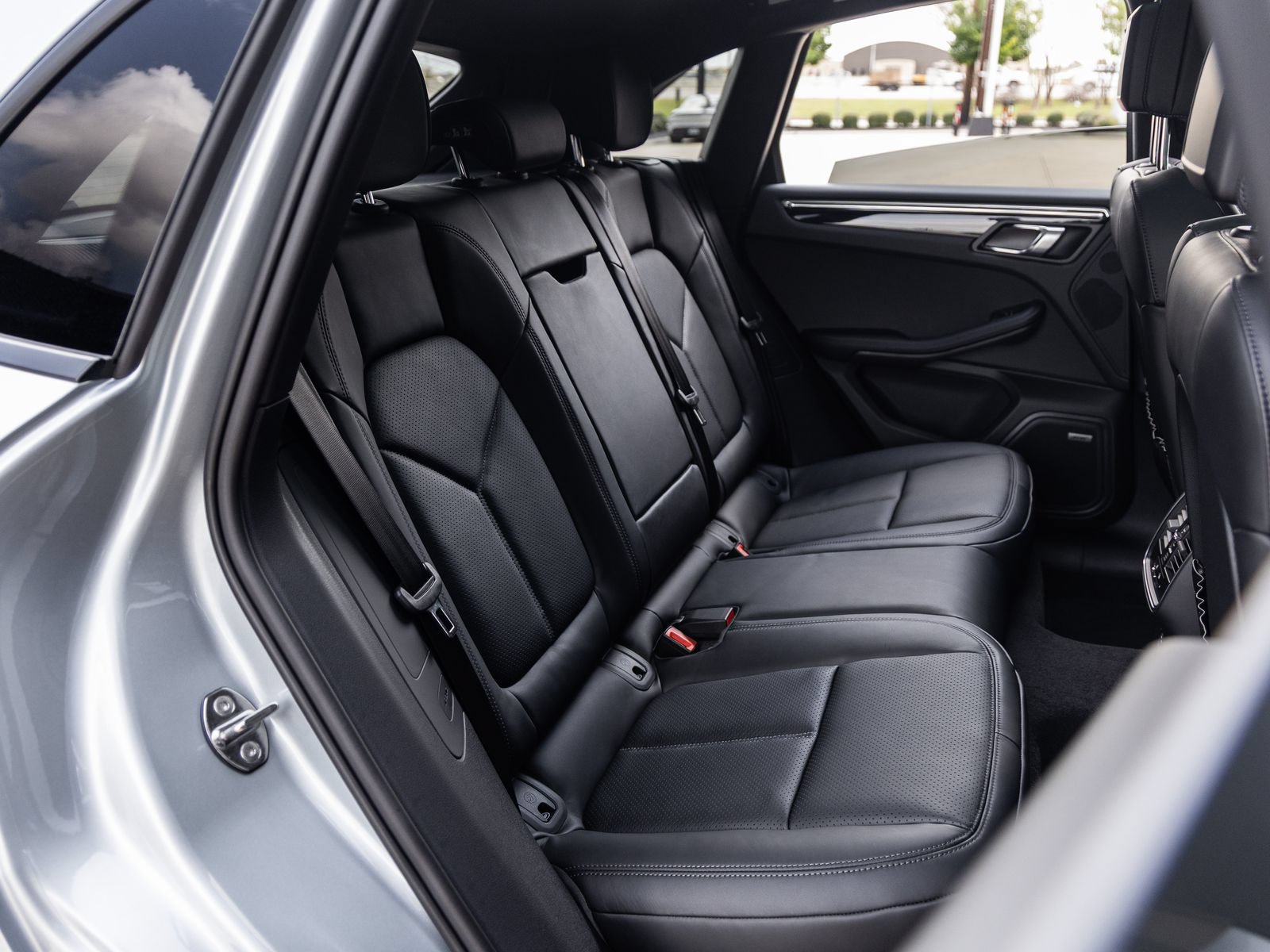 Certified 2026 Porsche Macan AWD/4WD image 42