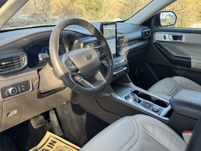 Used 2020 Ford Explorer Platinum w/ Premium Technology Package image 13